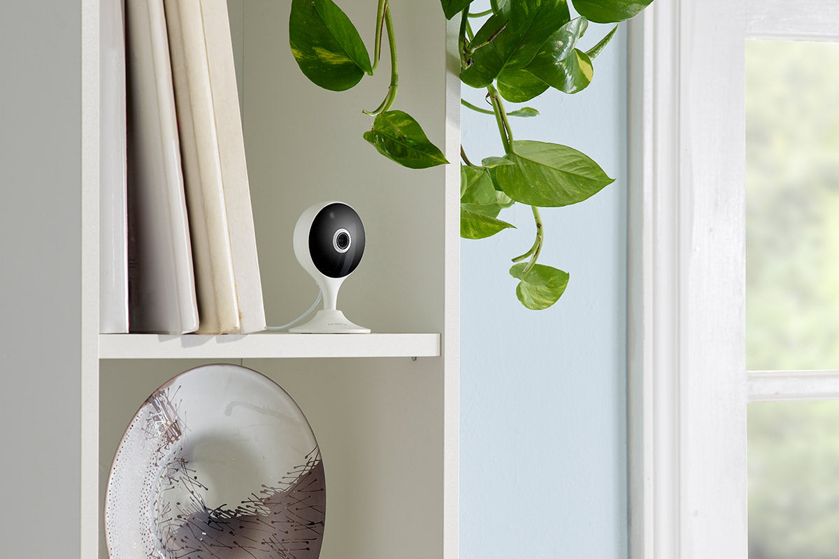 Lorex 2K Indoor Wi-Fi Security Camera (16GB) - Open Box